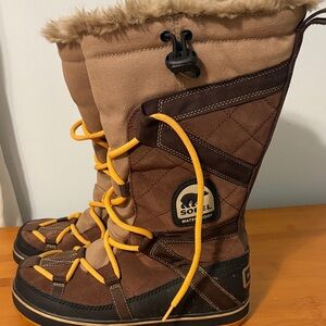 Sorel Brown and Tan Quilted Boots with Yellow Laces Women’s size 8